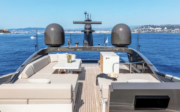 Аренда мега яхты Mangusta 110 Fanamax во Франции
